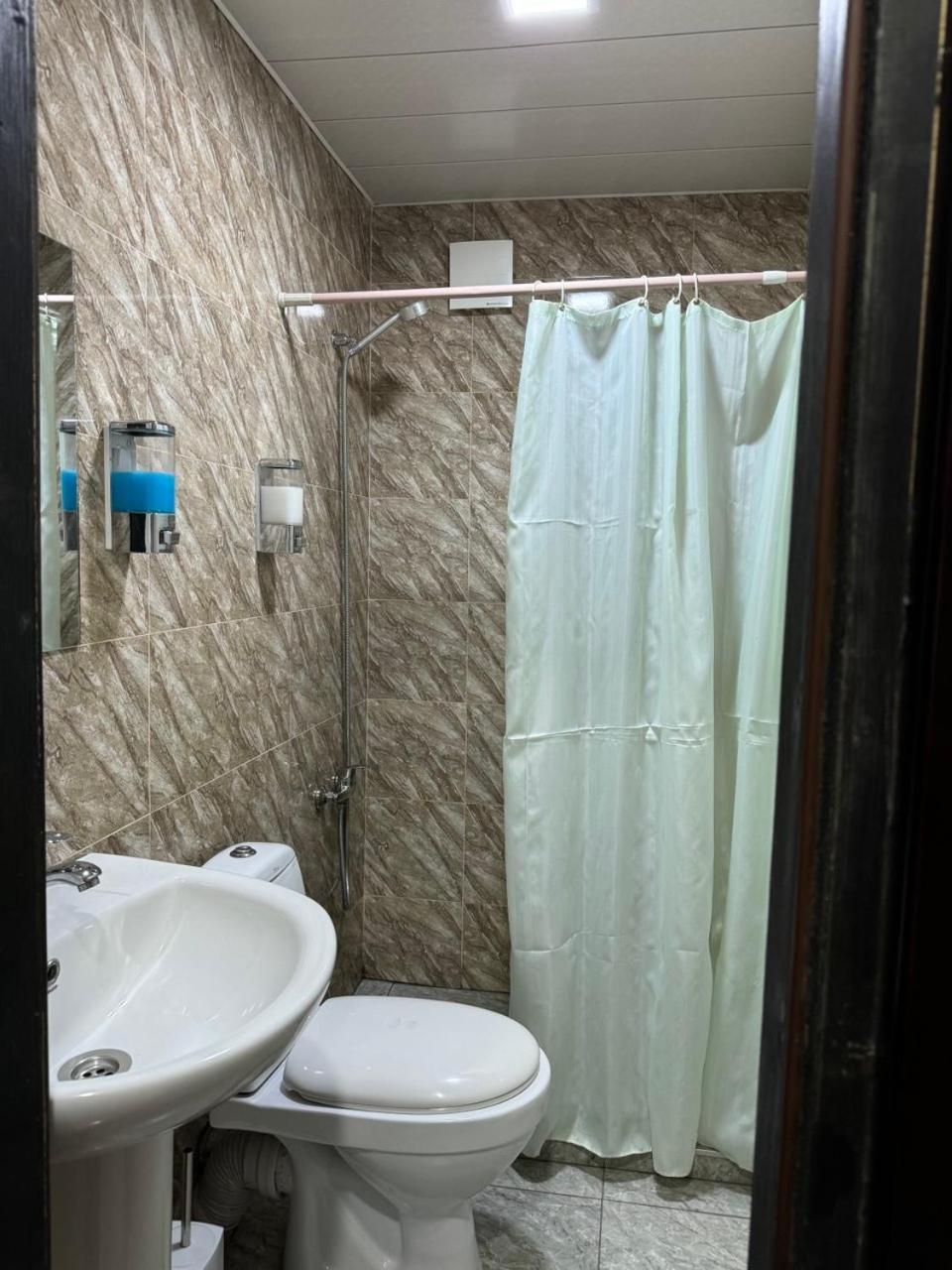 Hotel Skib Tbiliszi Kültér fotó