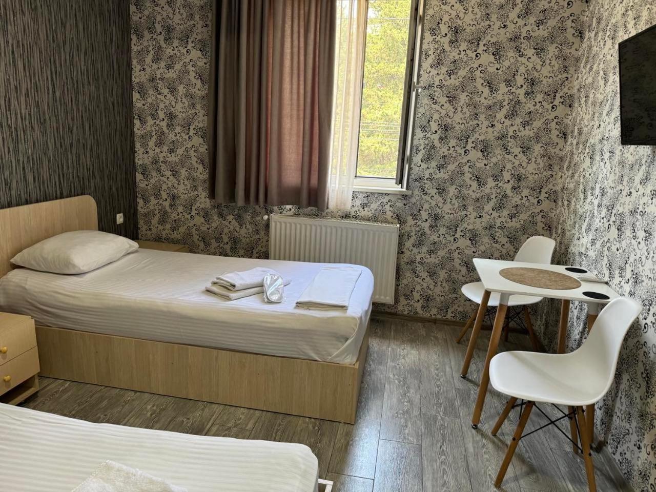 Hotel Skib Tbiliszi Kültér fotó
