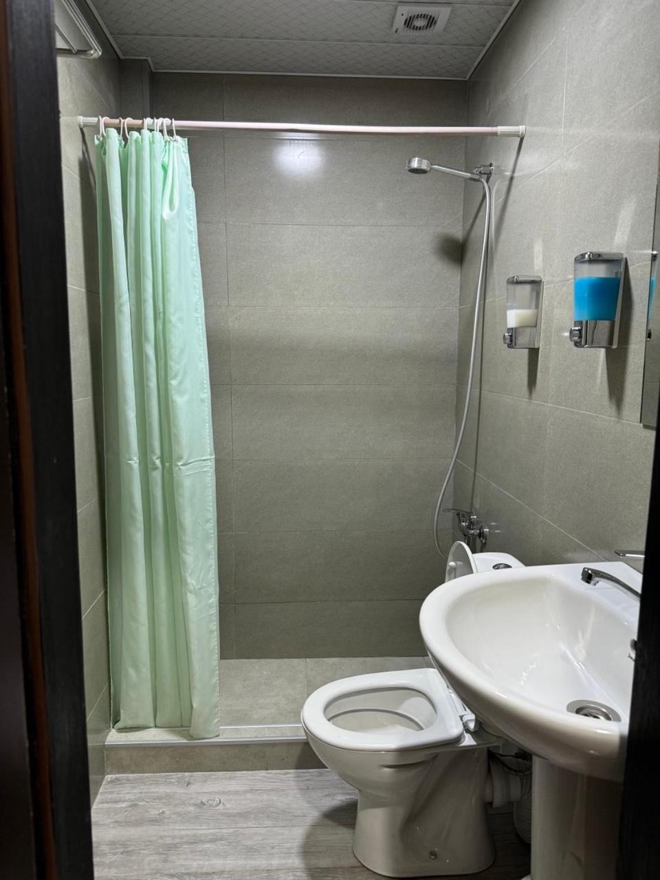 Hotel Skib Tbiliszi Kültér fotó