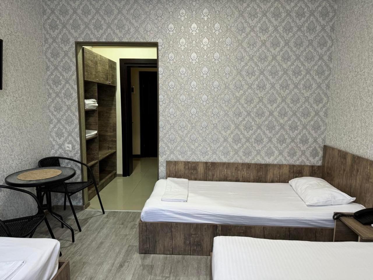 Hotel Skib Tbiliszi Kültér fotó