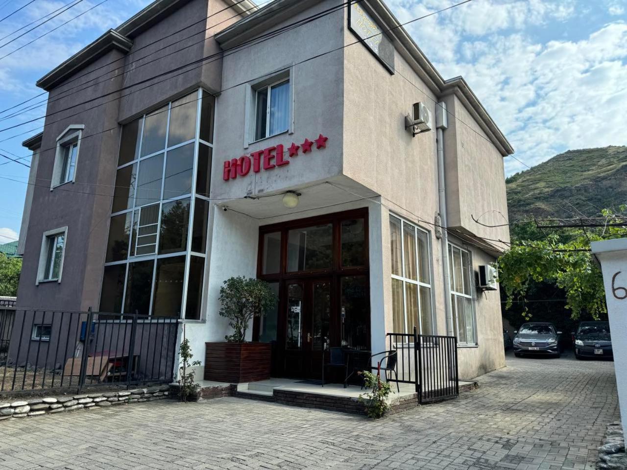Hotel Skib Tbiliszi Kültér fotó