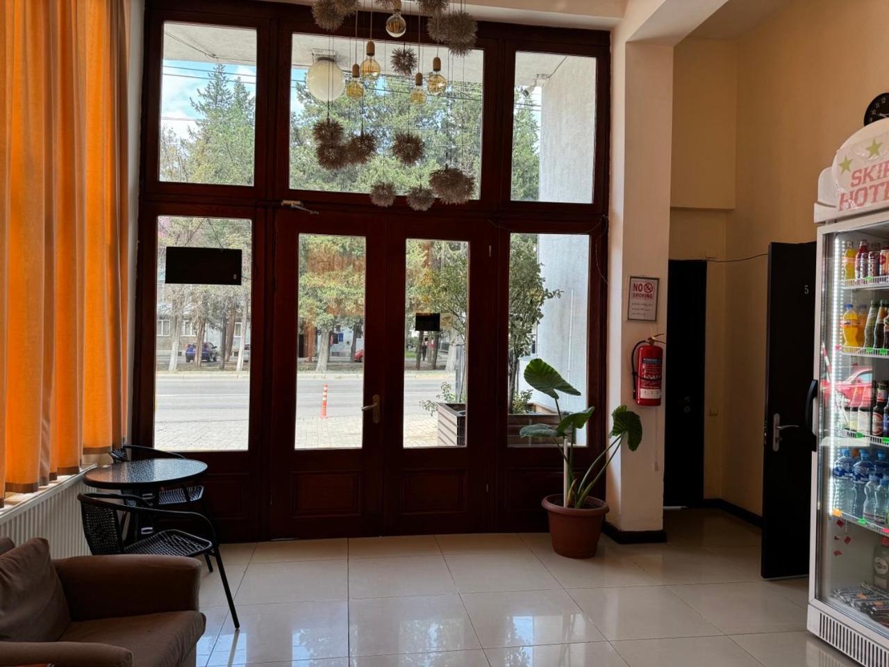 Hotel Skib Tbiliszi Kültér fotó