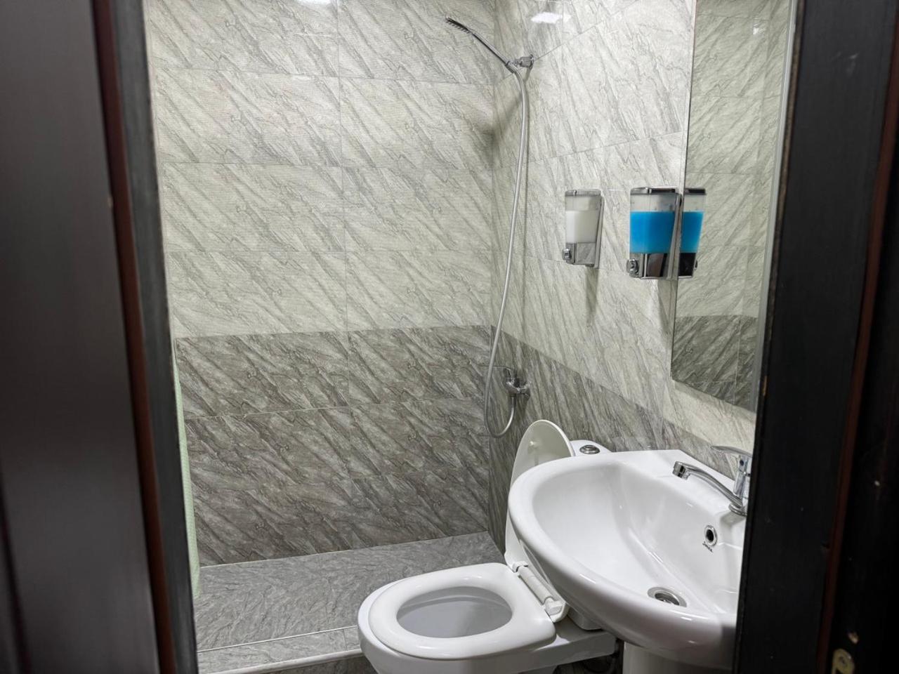 Hotel Skib Tbiliszi Kültér fotó